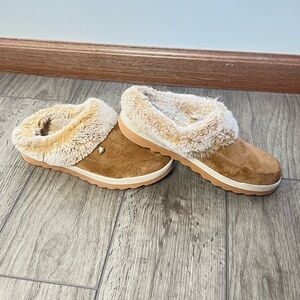 Skechers Tan Slippers with Plush Lining for Women good condition
